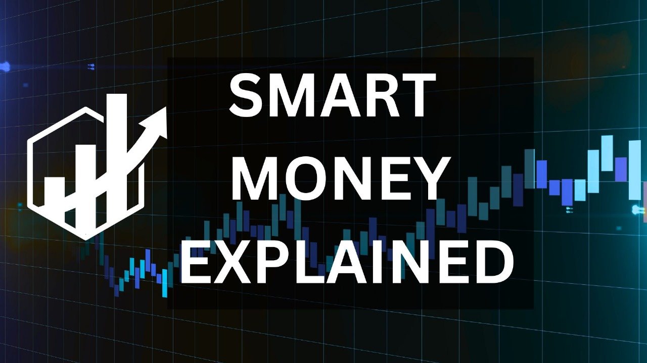 Group of people attending a Smart Money Mentorship event, focusing on institutional trading strategies, with a presenter speaking in front of a screen displaying financial charts.